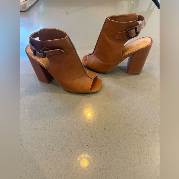 Wild Diva Brown Color Peep Toe Ankle Heel Bootie w/ adjustable strap Size 9 - Picture 1 of 10